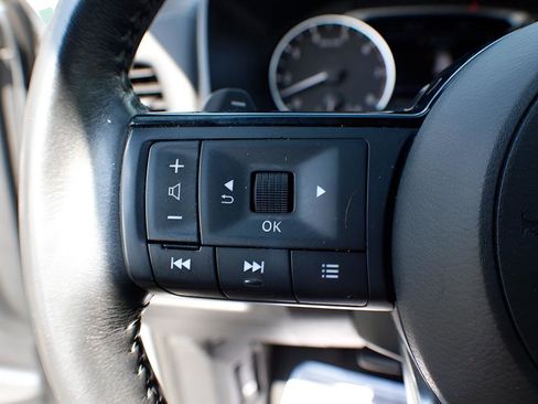 Used 2021 Nissan Rogue SL w/ Premium Package image 18