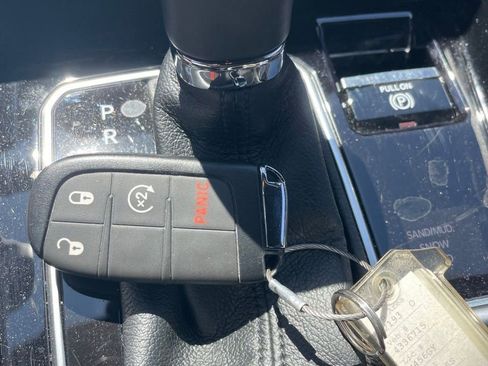 Used 2025 Jeep Compass Limited image 12