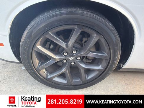 Used 2022 Dodge Challenger R/T w/ Blacktop Package RWD image 9