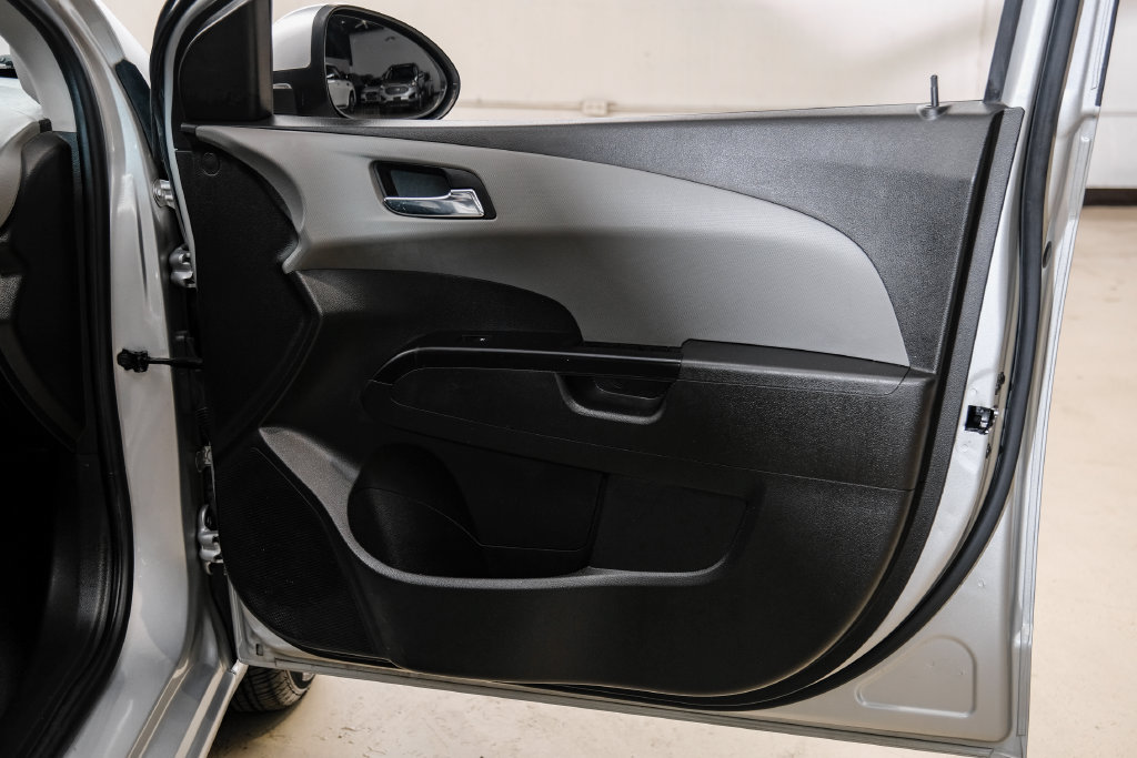 Used 2020 Chevrolet Sonic LT FWD image 52