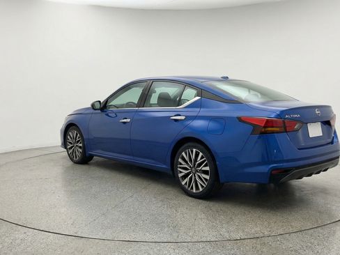 Used 2025 Nissan Altima 2.5 SV FWD image 6