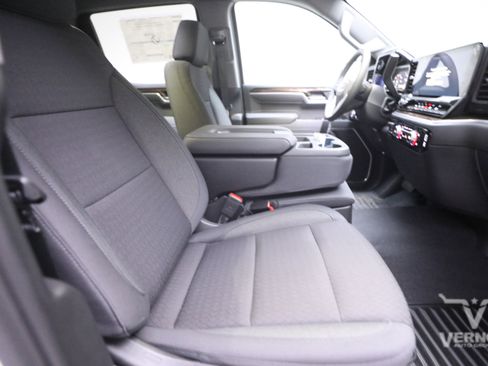 New 2026 GMC Sierra 1500 SLE image 11