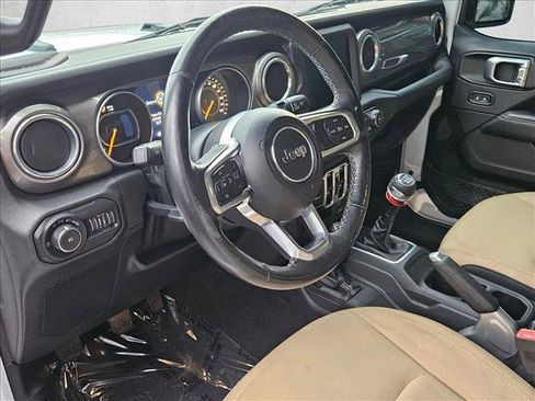 Used 2018 Jeep Wrangler Unlimited Sahara AWD/4WD image 10