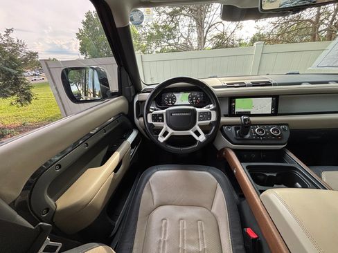 Used 2022 Land Rover Defender 110 X-Dynamic HSE AWD/4WD image 31