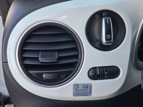 Used 2015 Volkswagen Beetle TDI FWD image 33