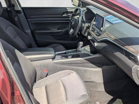 Used 2025 Nissan Altima 2.5 SV FWD image 18