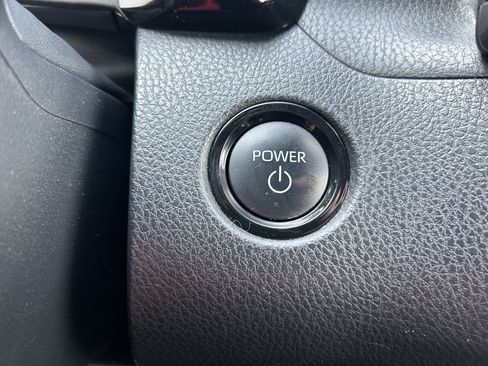 Used 2025 Toyota Camry SE FWD image 33