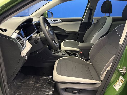 New 2026 Volkswagen Taos SE image 12