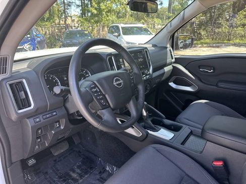 Used 2025 Nissan Frontier SV w/ SV Convenience Package RWD image 10