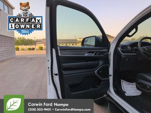 Used 2023 Jeep Wagoneer Series II AWD/4WD image 10