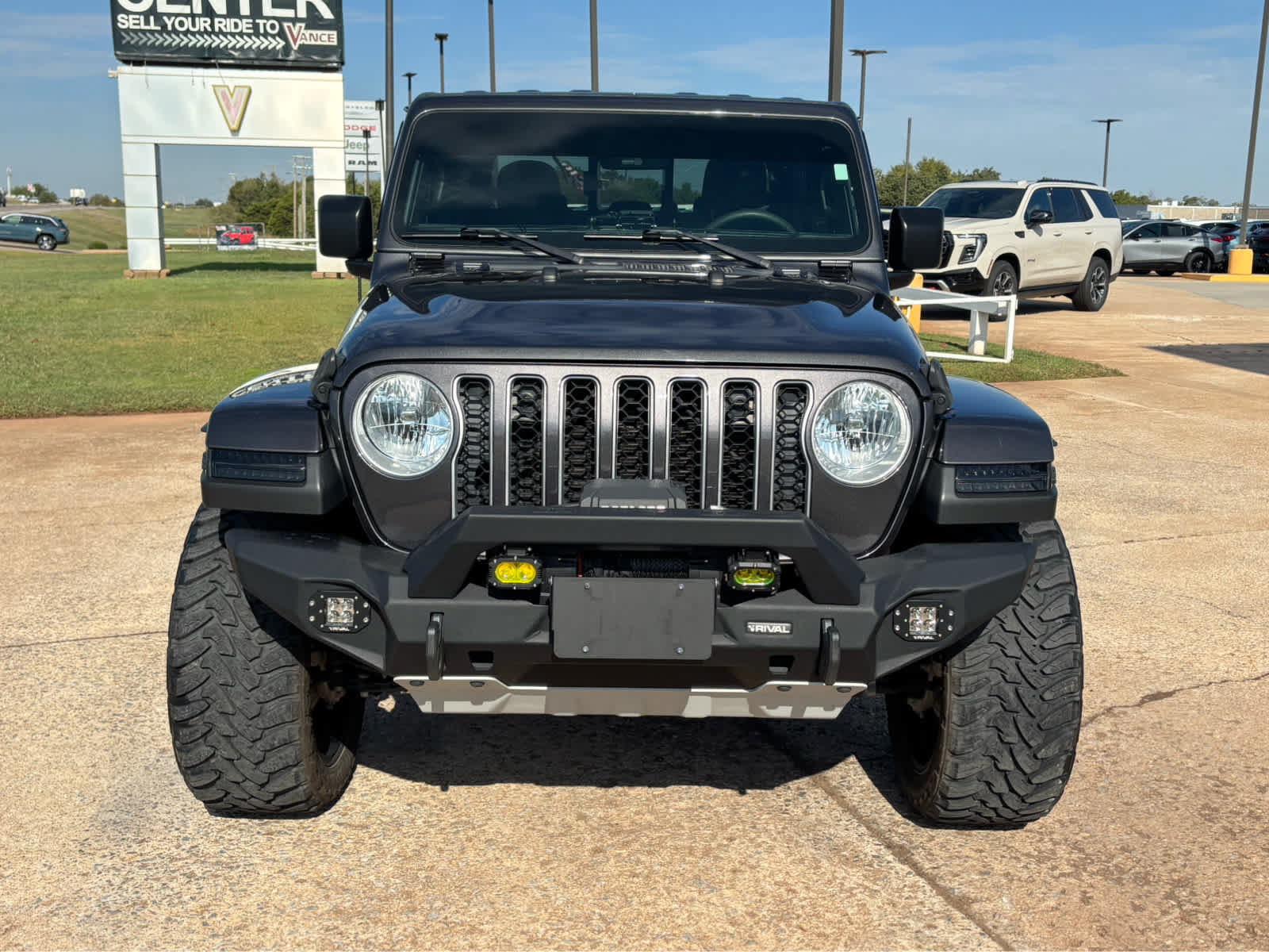 Used 2023 Jeep Gladiator Overland AWD/4WD image 2