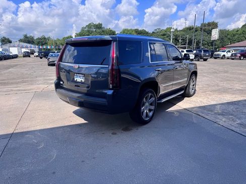 Used 2019 Cadillac Escalade Luxury RWD image 5
