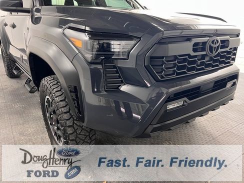 Used 2024 Toyota Tacoma TRD Off-Road image 8