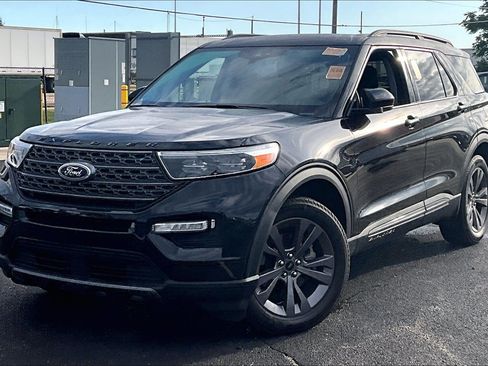 Used 2023 Ford Explorer XLT w/ Equipment Group 202A AWD/4WD image 8