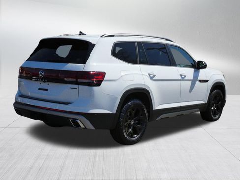Certified 2025 Volkswagen Atlas Peak Edition SE AWD/4WD image 7