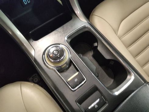 Used 2019 Ford Fusion SEL FWD image 26