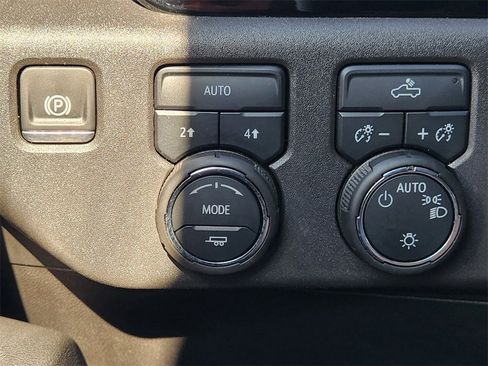 Certified 2025 Chevrolet Silverado 1500 LT image 23