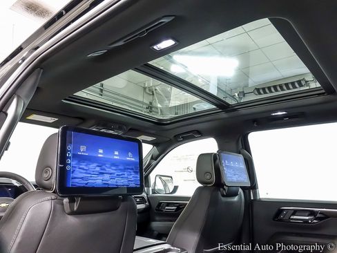 New 2026 Chevrolet Suburban Premier image 13