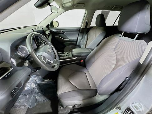 Certified 2024 Toyota Highlander LE image 19