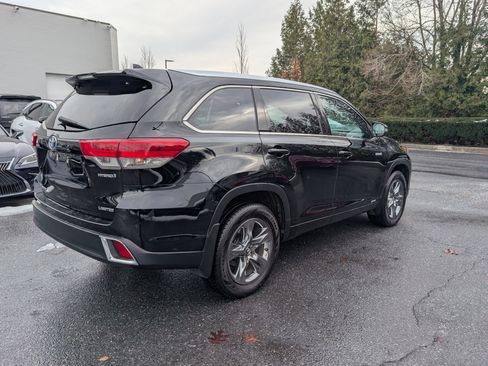 Used 2017 Toyota Highlander Limited Platinum image 3