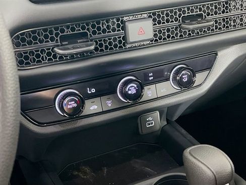 Certified 2025 Honda HR-V LX image 17