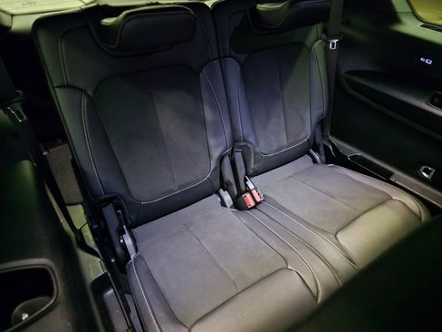 Used 2023 Jeep Grand Cherokee L Laredo image 32