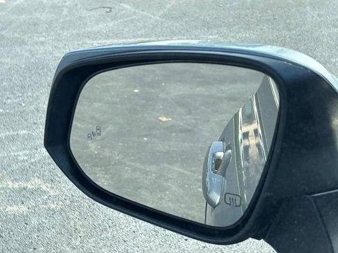 Used 2023 Toyota Highlander XLE image 16