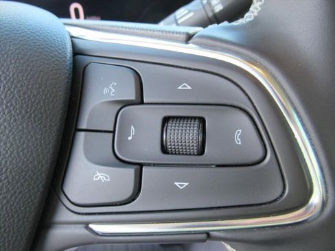 Used 2025 Buick Encore GX Avenir w/ Avenir Technology Package image 21