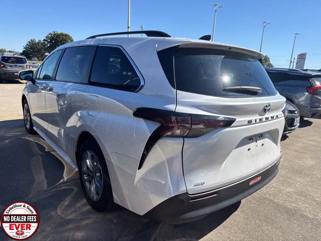 Used 2023 Toyota Sienna XLE w/ XLE Plus Package AWD/4WD image 5