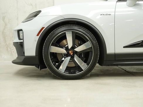 New 2026 Porsche Macan GTS Electric image 42