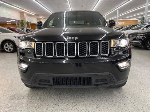 Used 2021 Jeep Grand Cherokee Laredo AWD/4WD image 2