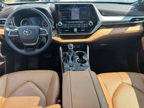 Used 2022 Toyota Highlander Platinum AWD/4WD image 15