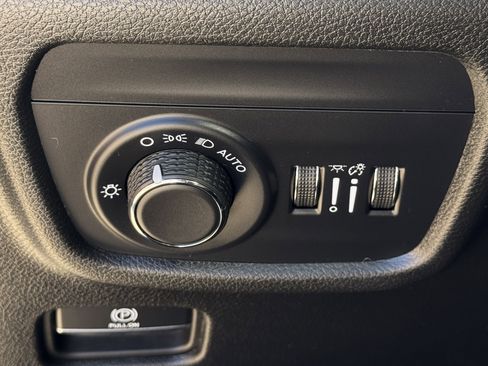 Used 2025 Jeep Grand Cherokee L Laredo image 24