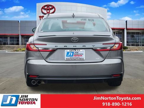 Used 2025 Toyota Camry SE image 7