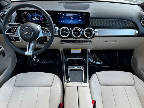 New 2025 Mercedes-Benz GLB 250 4MATIC image 12