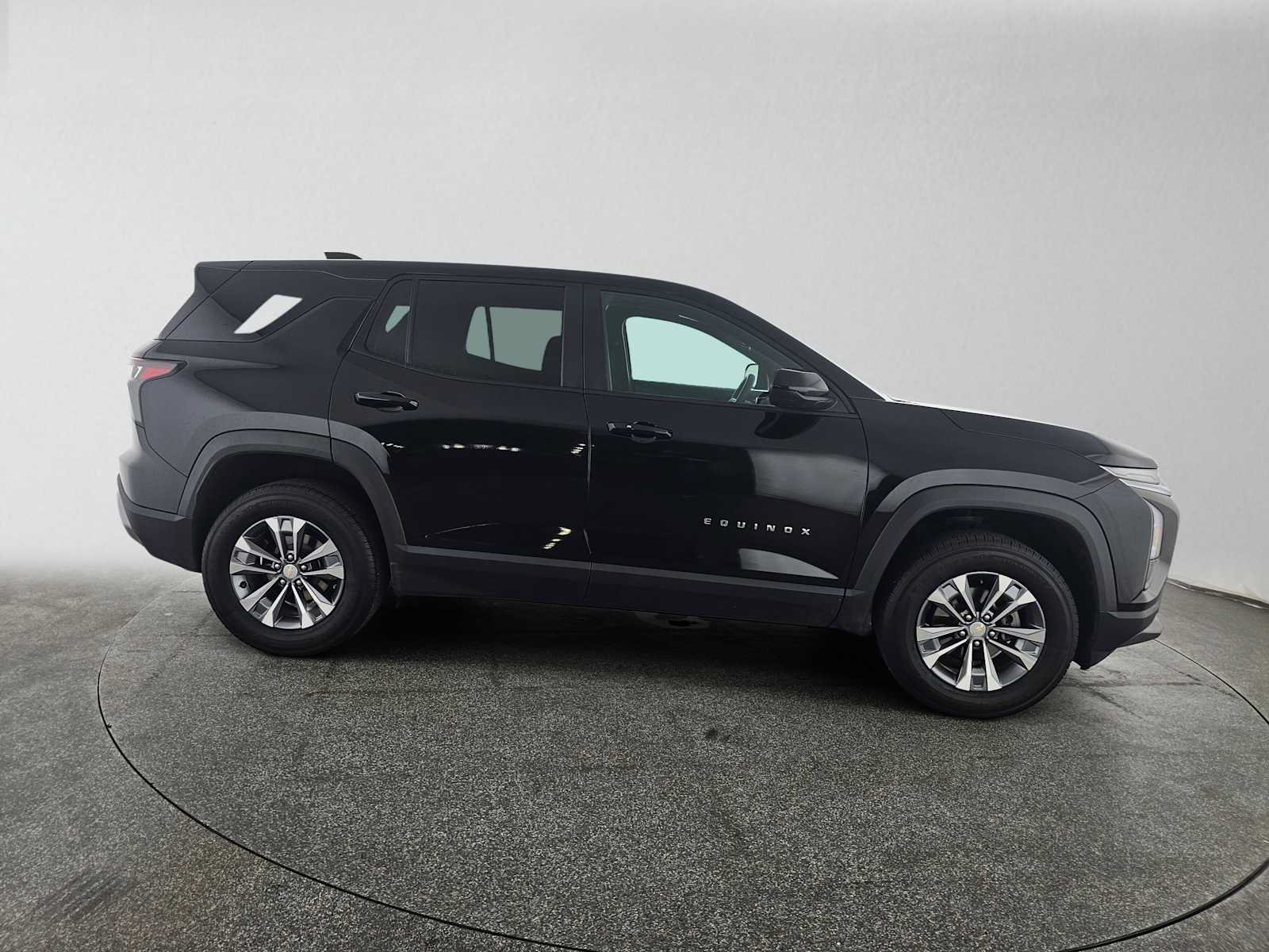 Used 2026 Chevrolet Equinox LT FWD image 2