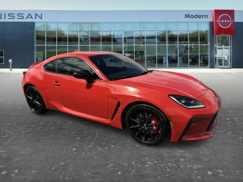 Used 2025 Toyota GR86 Premium w/ Performance Package image 3