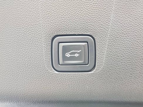 Used 2023 Chevrolet Traverse High Country AWD/4WD image 35