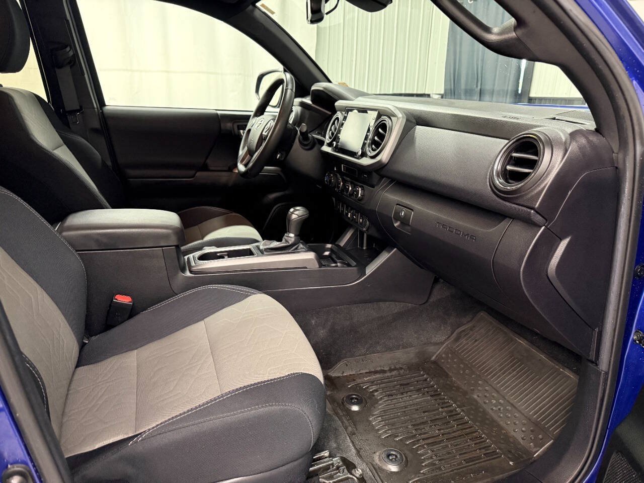 Used 2022 Toyota Tacoma TRD Sport w/ Technology Package AWD/4WD image 11