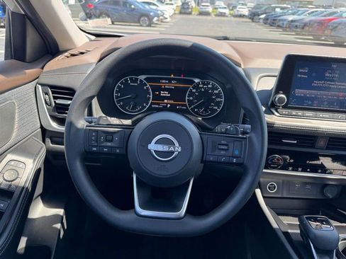 Used 2023 Nissan Rogue SV image 12