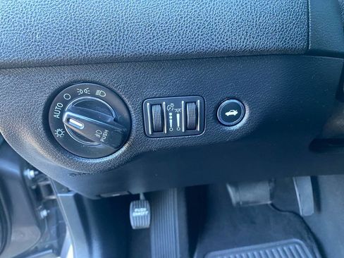 Used 2019 Chrysler 300 S image 18