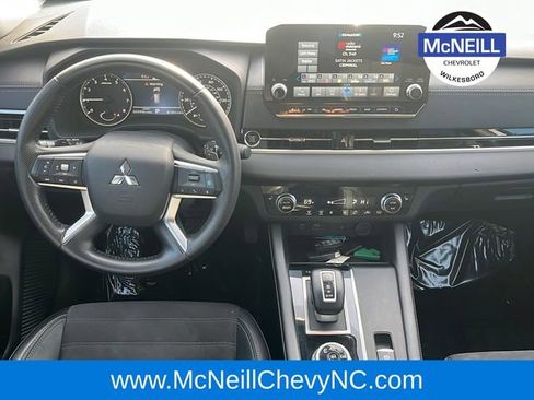 Used 2022 Mitsubishi Outlander SE image 14