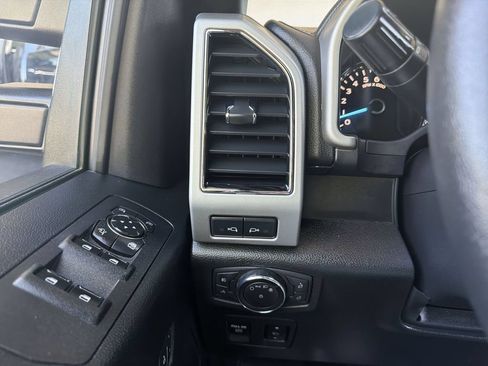 Used 2018 Ford F150 Lariat w/ Equipment Group 502A Luxury AWD/4WD image 19