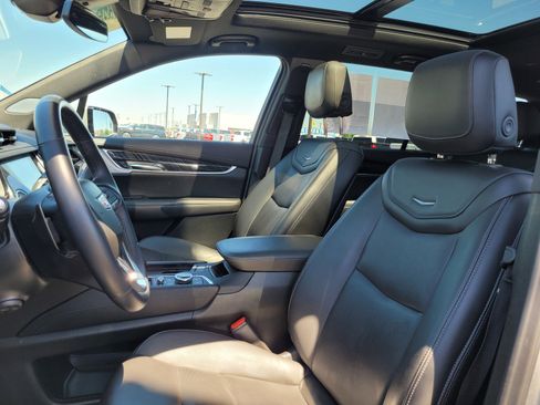 Certified 2025 Cadillac XT6 Premium Luxury FWD image 10