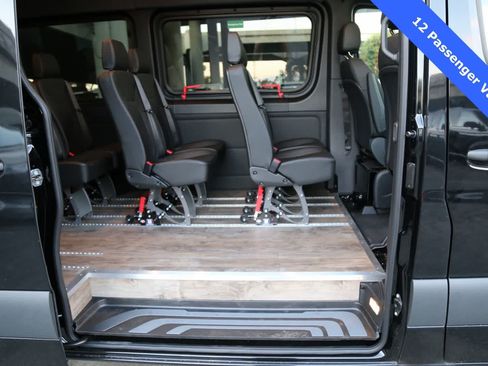 Used 2024 Mercedes-Benz Sprinter 2500 image 4