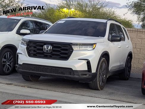 Used 2025 Honda Pilot Sport image 1