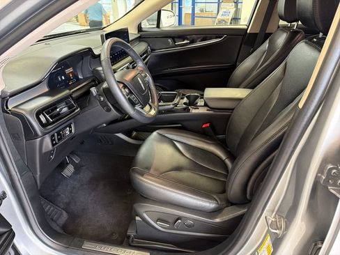 Used 2023 Lincoln Nautilus AWD w/ Premium Package image 10