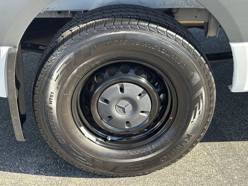 Used 2025 Mercedes-Benz Sprinter 2500 image 32