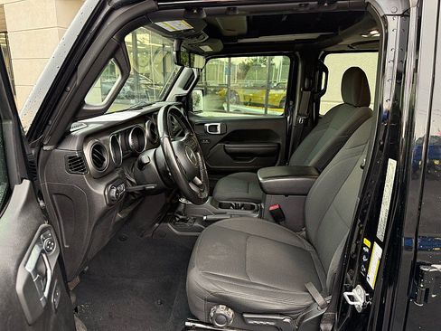 Used 2022 Jeep Wrangler Unlimited Sport w/ Sun And Sound Package AWD/4WD image 9