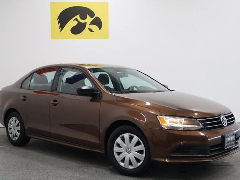 Used 2016 Volkswagen Jetta S image 2